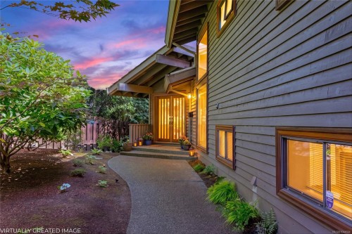 1015 Kentwood Pl, Saanich, BC 