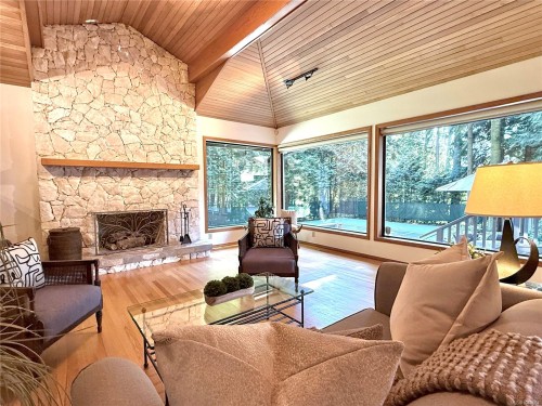 1015 Kentwood Pl, Saanich, BC 