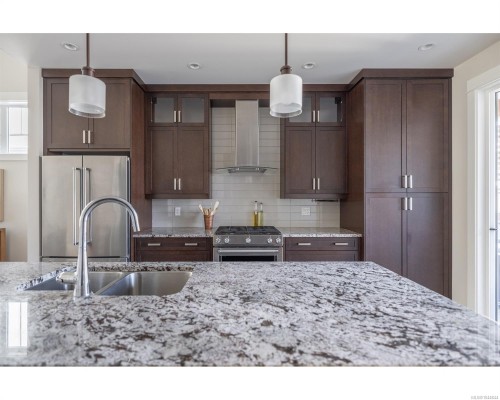 749 West Ridge Way, Qualicum Beach, BC 