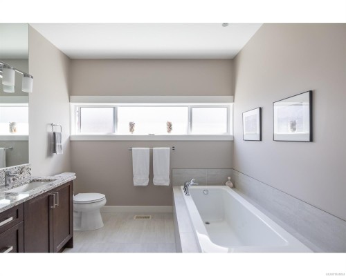 749 West Ridge Way, Qualicum Beach, BC 