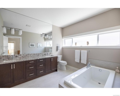 749 West Ridge Way, Qualicum Beach, BC 