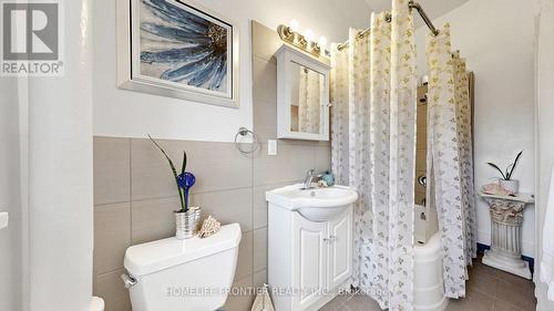 81 Richmond Street, Brantford, ON - Indoor Photo Showing Bathroom