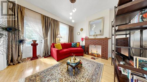 81 Richmond Street, Brantford, ON - Indoor Photo Showing Living Room With Fireplace