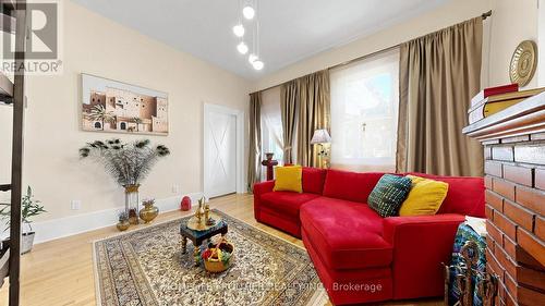 81 Richmond Street, Brantford, ON - Indoor Photo Showing Living Room