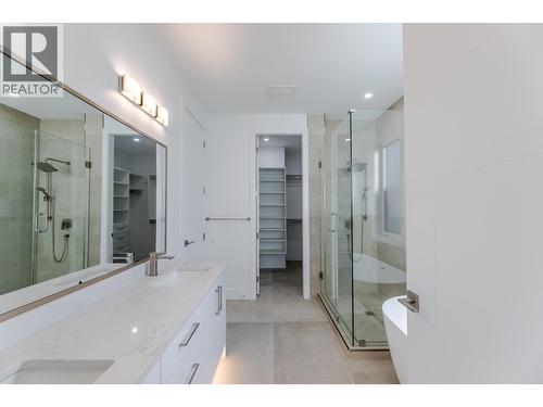 5586 Nixon Road, Summerland, BC - Indoor Photo Showing Bathroom