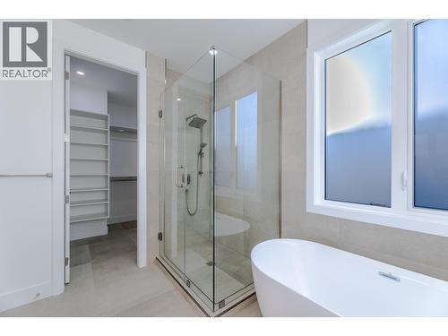 5586 Nixon Road, Summerland, BC - Indoor Photo Showing Bathroom