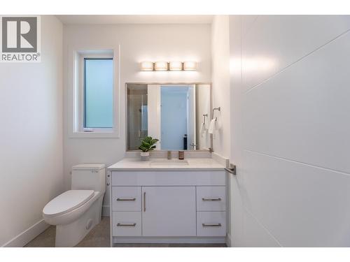5586 Nixon Road, Summerland, BC - Indoor Photo Showing Bathroom