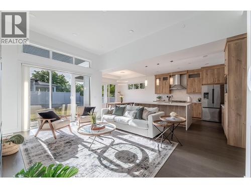 5586 Nixon Road, Summerland, BC - Indoor Photo Showing Living Room