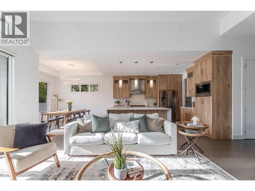 5586 Nixon Road, Summerland, BC - Indoor Photo Showing Living Room