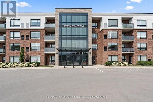 206 - 3998 Victoria Avenue, Lincoln (Lincoln-Jordan/Vineland), ON - Outdoor With Balcony With Facade