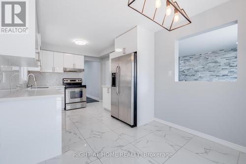 34 Meadowlark Drive, Brampton, ON - Indoor Photo Showing Kitchen