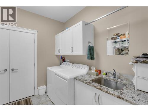 4157 Gallaghers Fairway S, Kelowna, BC - Indoor Photo Showing Laundry Room