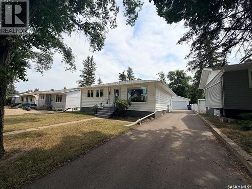 225 Dominion Road, Assiniboia, SK - Outdoor