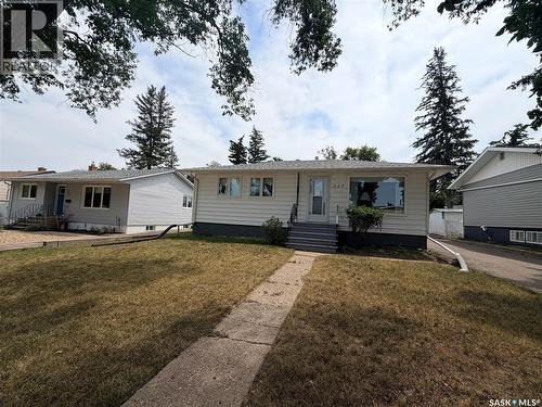 225 Dominion Road, Assiniboia, SK - Outdoor