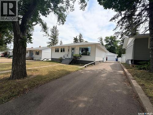 225 Dominion Road, Assiniboia, SK - Outdoor