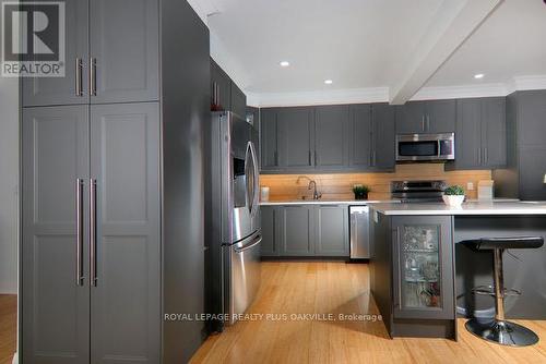 318 Beachview Avenue, Fort Erie, ON - Indoor Photo Showing Kitchen With Stainless Steel Kitchen