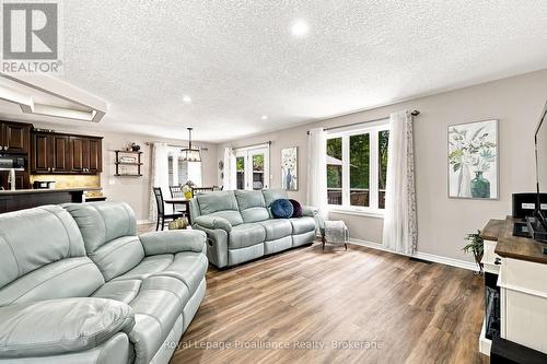 39 Lakewood Crescent, Quinte West (Murray Ward), ON - Indoor Photo Showing Living Room