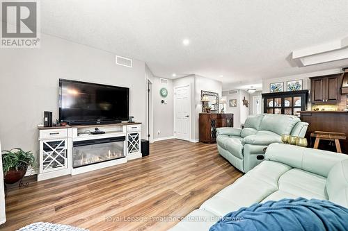 39 Lakewood Crescent, Quinte West (Murray Ward), ON - Indoor Photo Showing Living Room