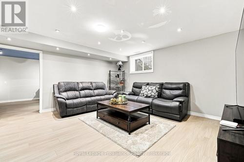 39 Lakewood Crescent, Quinte West (Murray Ward), ON - Indoor Photo Showing Living Room