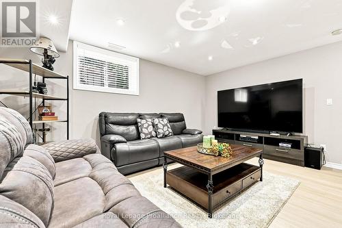 39 Lakewood Crescent, Quinte West (Murray Ward), ON - Indoor Photo Showing Living Room