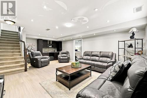 39 Lakewood Crescent, Quinte West (Murray Ward), ON - Indoor Photo Showing Living Room
