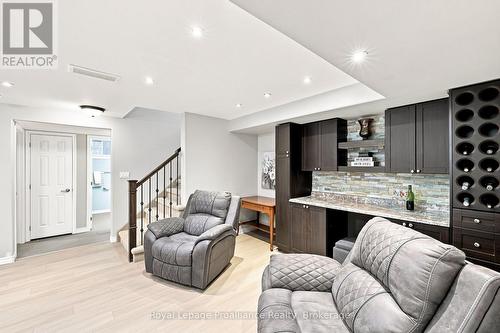 39 Lakewood Crescent, Quinte West (Murray Ward), ON - Indoor Photo Showing Living Room