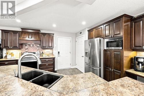 39 Lakewood Crescent, Quinte West (Murray Ward), ON - Indoor Photo Showing Kitchen With Double Sink With Upgraded Kitchen