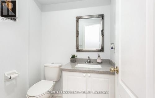 17 Manett Crescent E, Brampton, ON - Indoor Photo Showing Bathroom