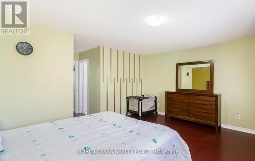17 Manett Crescent E, Brampton, ON - Indoor Photo Showing Bedroom