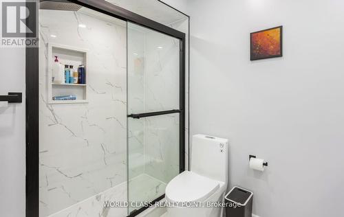 17 Manett Crescent E, Brampton, ON - Indoor Photo Showing Bathroom