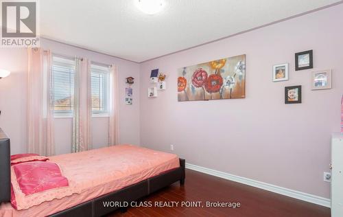 17 Manett Crescent E, Brampton, ON - Indoor Photo Showing Bedroom