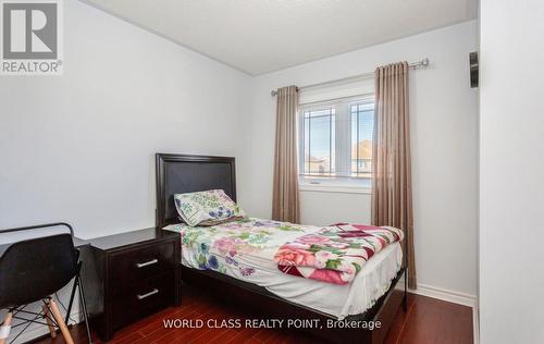 17 Manett Crescent E, Brampton, ON - Indoor Photo Showing Bedroom