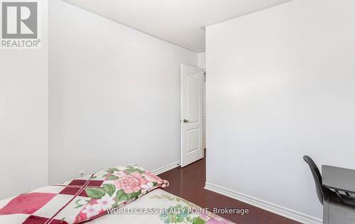 17 Manett Crescent E, Brampton, ON - Indoor Photo Showing Bedroom