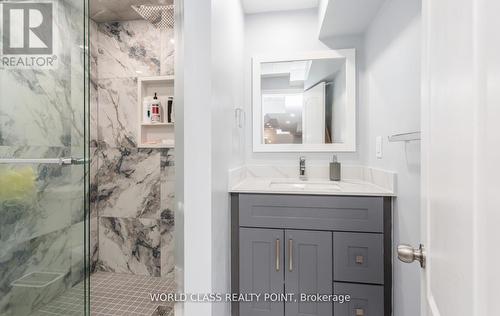 17 Manett Crescent E, Brampton, ON - Indoor Photo Showing Bathroom