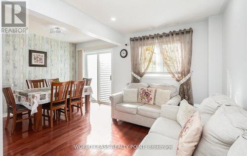 17 Manett Crescent E, Brampton, ON - Indoor Photo Showing Living Room