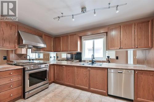 51 Landsdown Crescent, Markham, ON - Indoor Photo Showing Kitchen With Double Sink
