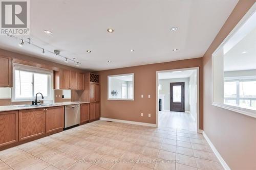 51 Landsdown Crescent, Markham, ON - Indoor Photo Showing Kitchen