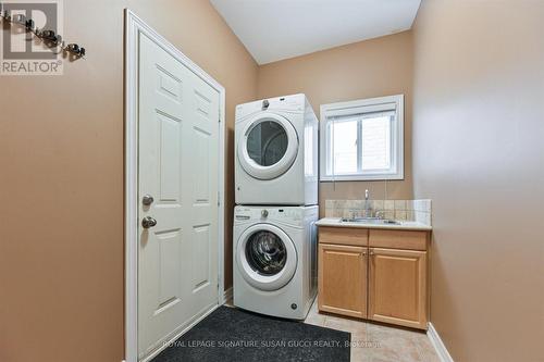 main floor laundry, garage door (left) to remain l - 51 Landsdown Crescent, Markham, ON - Indoor Photo Showing Laundry Room