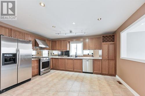 51 Landsdown Crescent, Markham, ON - Indoor Photo Showing Kitchen With Double Sink