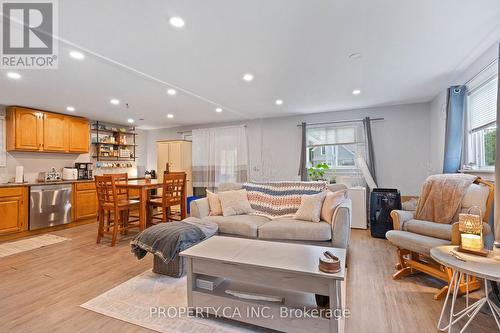 190 Ann Street, North Middlesex (Parkhill), ON - Indoor Photo Showing Living Room