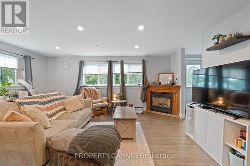 190 Ann Street, North Middlesex (Parkhill), ON - Indoor Photo Showing Living Room With Fireplace