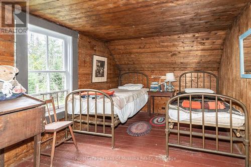 1099 Wolfkin Lake Road, Lake Of Bays (Ridout), ON - Indoor Photo Showing Bedroom