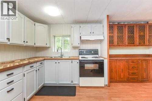 6601 Mystery Beach Rd, Fanny Bay, BC - Indoor Photo Showing Kitchen With Double Sink