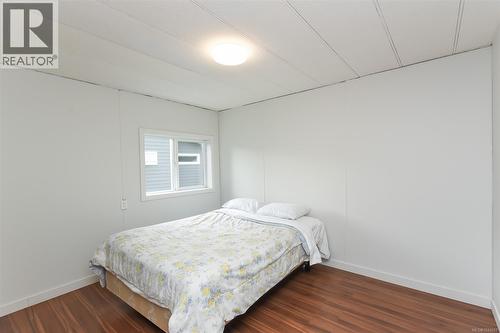 6601 Mystery Beach Rd, Fanny Bay, BC - Indoor Photo Showing Bedroom