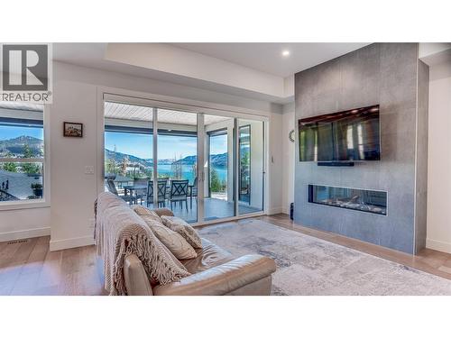 2698 Koyama Road, Lake Country, BC - Indoor Photo Showing Living Room With Fireplace