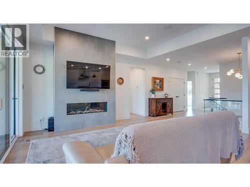 2698 Koyama Road, Lake Country, BC - Indoor Photo Showing Living Room With Fireplace
