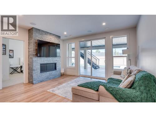 2698 Koyama Road, Lake Country, BC - Indoor Photo Showing Living Room With Fireplace