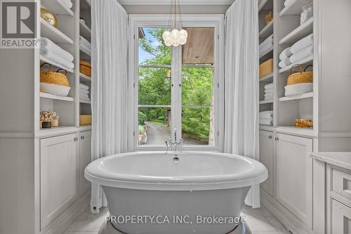 10955 Old River Road, Middlesex Centre, ON - Indoor Photo Showing Bathroom