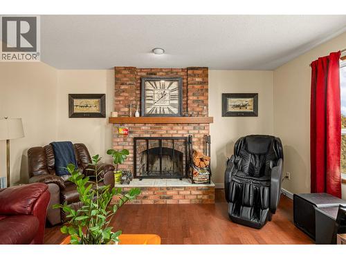 2152 Alexander Place, Westbank, BC - Indoor Photo Showing Living Room With Fireplace