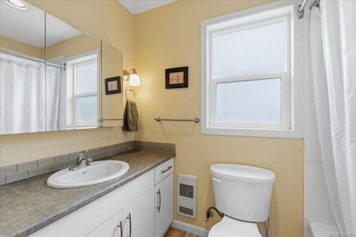 2212 Burgoyne Rd, Coombs, BC 